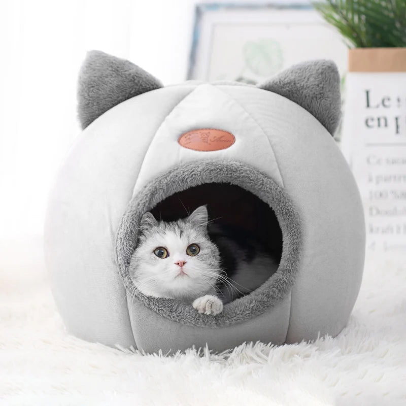 Premium Winter Cat Bed - Luxurious Indoor Nest for Warm Comfort