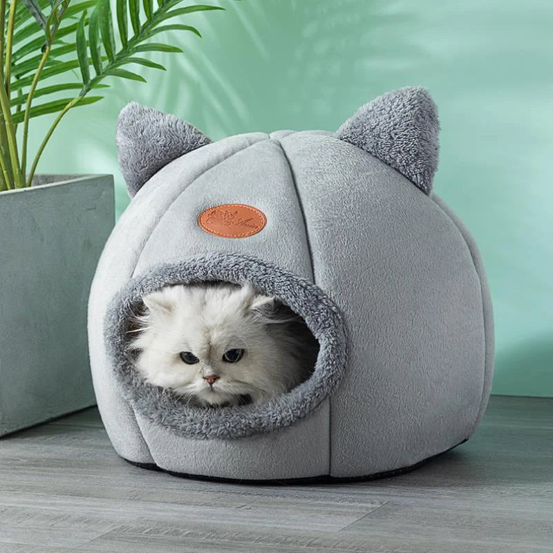 Premium Winter Cat Bed - Luxurious Indoor Nest for Warm Comfort